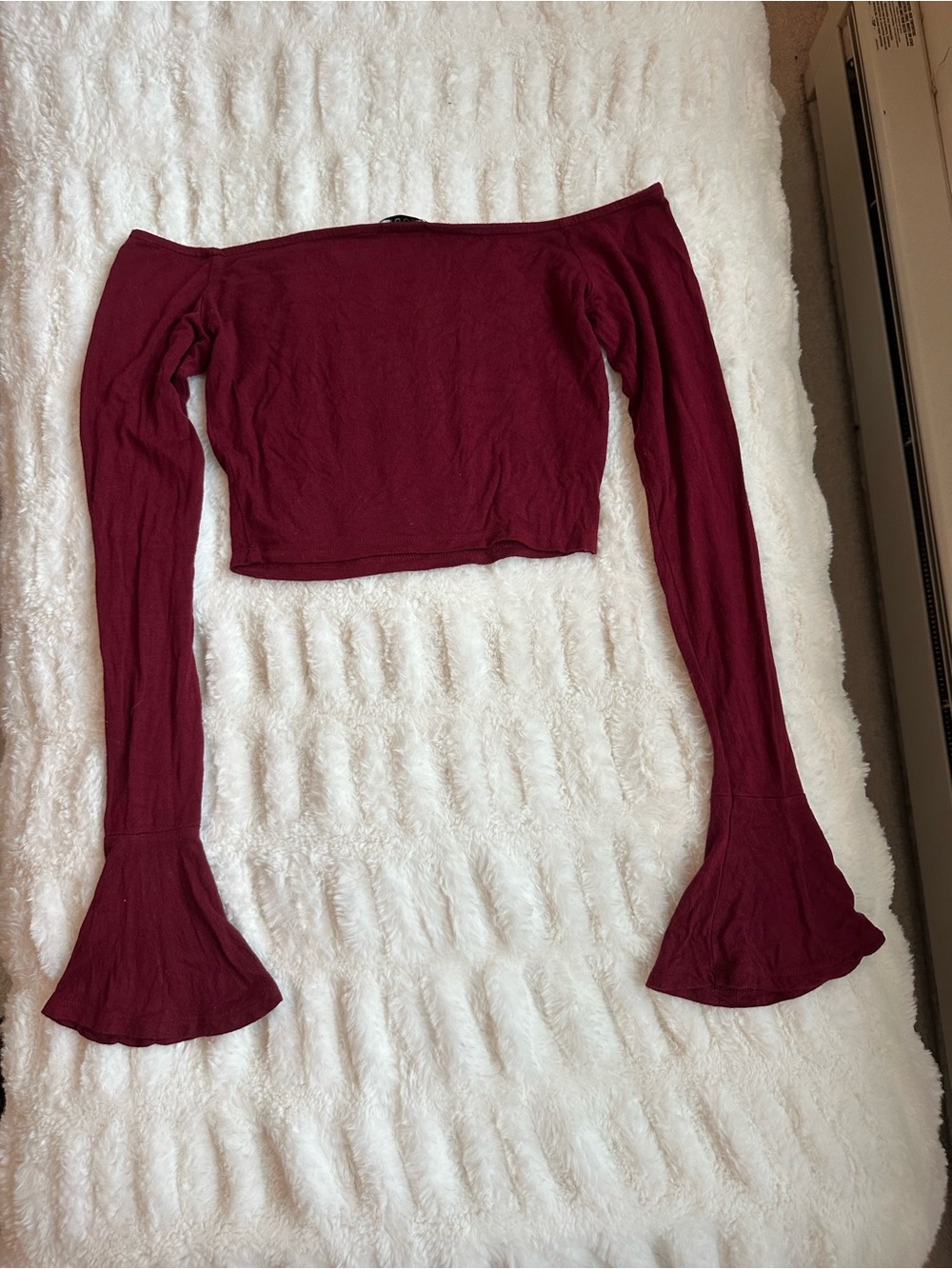 Tobi Burgundy Off-Shoulder Bell Sleeve Crop Top Size S - Picture 3 of 3
